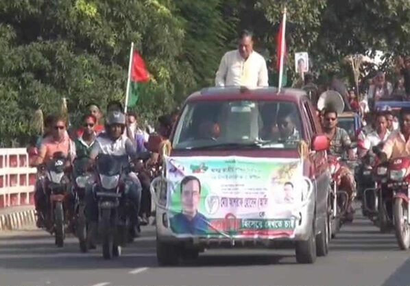 ভোলাহাটে বিএনপি মনোনয়ন প্রত্যাশী আশরাফ হোসেনের মোটরসাইকেল শোডাউন