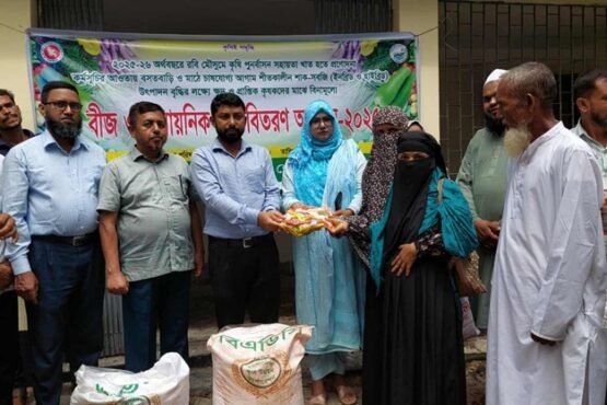 শেরপুরে বিনামূল্যে বীজ ও সার পেলেন ৪শ কৃষক