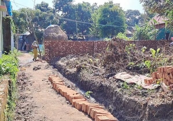 ব্রাহ্মণবাড়িয়ায় আদালতের নিষেধাজ্ঞা অমান্য করে নির্মাণকাজ!