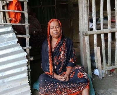 মুজিবনগরে খুপড়ি ঘরে মানবেতর জীবনযাপন মুগলি খাতুনের