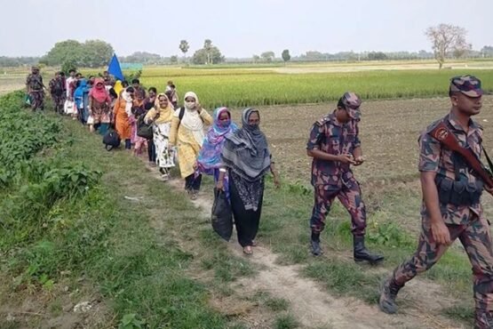 গাংনীর দুই সীমান্তে নারী-পুরুষ ও শিশুসহ ৬০ জনকে পুশব্যাক