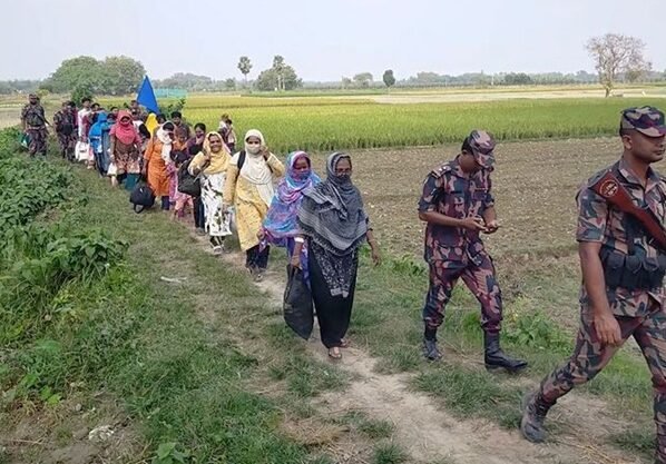 গাংনীর দুই সীমান্তে নারী-পুরুষ ও শিশুসহ ৬০ জনকে পুশব্যাক