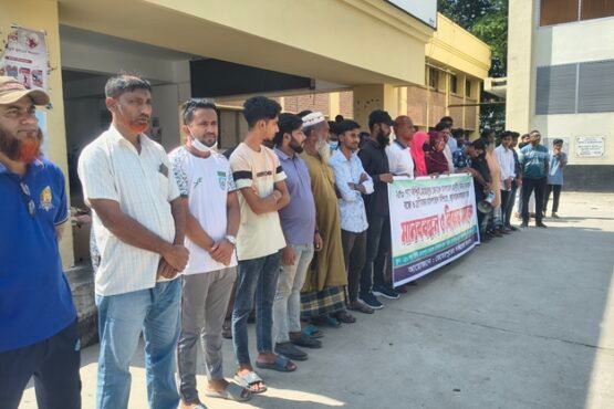 মেহেরপুর হাসপাতালের তত্বাবধায়কের অপসারণের দাবিতে মানববন্ধন