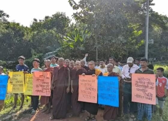 মারাইংতং রক্ষায় আলীকদমে মানববন্ধন ও বিক্ষোভ মিছিল