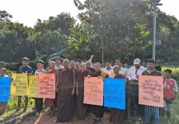 মারাইংতং রক্ষায় আলীকদমে মানববন্ধন ও বিক্ষোভ মিছিল