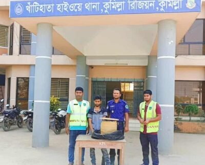 খাঁটিহাতা হাইওয়ে পুলিশের অভিযানে ৬ কেজি গাঁজাসহ যুবক আটক