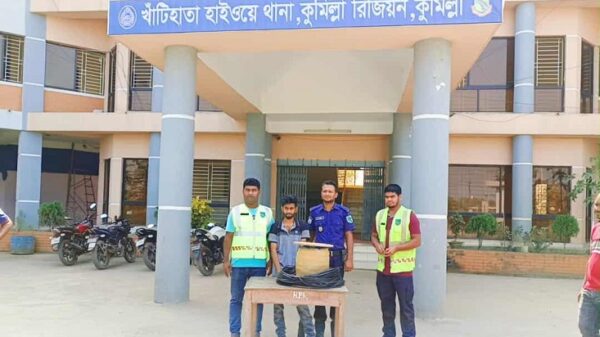 খাঁটিহাতা হাইওয়ে পুলিশের অভিযানে ৬ কেজি গাঁজাসহ যুবক আটক