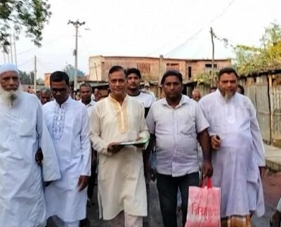 গোমস্তাপুরে বিএনপি'র ৩১ দফা বাস্তবায়নে লিফলেট বিতরণ