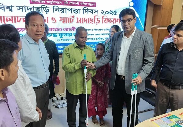 বিশ্ব সাদাছড়ি নিরাপত্তা দিবসে পঞ্চগড়ে বর্ণাঢ্য র‌্যালি ও স্মার্ট সাদাছড়ি বিতরণ