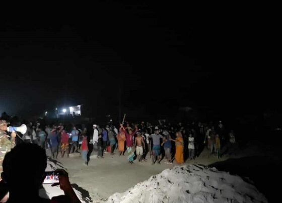 টর্চের আলোয় মহাসড়কে তাণ্ডব-ব্রাহ্মণবাড়িয়ায় দুই গোষ্ঠীর রক্তক্ষয়ী সংঘর্ষ, আহত-৩০