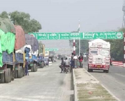 পঞ্চগড়ে বাংলাবান্ধা স্থল বন্দর দিয়ে নেপালে পাঠানো হলো আলু