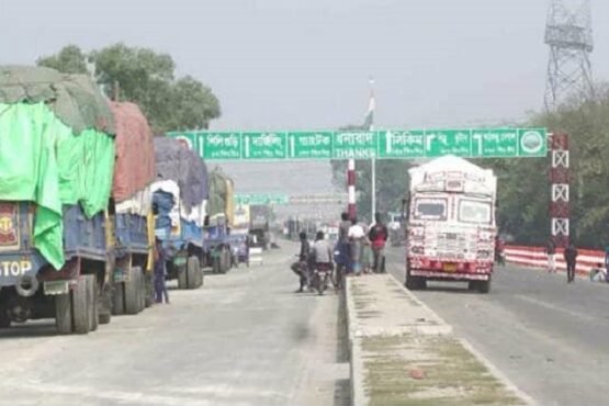 পঞ্চগড়ে বাংলাবান্ধা স্থল বন্দর দিয়ে নেপালে পাঠানো হলো আলু