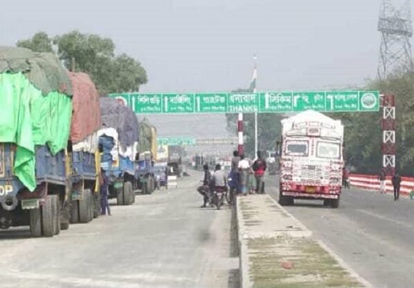 পঞ্চগড়ে বাংলাবান্ধা স্থল বন্দর দিয়ে নেপালে পাঠানো হলো আলু