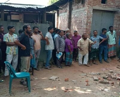 মামলার ৯ বছর পর ঠাকুরগাঁওয়ে আদালতের নির্দেশে জমি বুঝে পেলেন ভূমিহীন আইয়ুব আলী