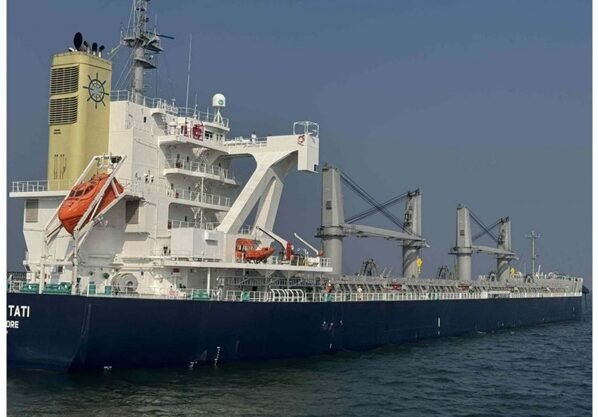 যুক্তরাষ্ট্র থেকে সরাসরি মোংলায় প্রথমবারের মতো এলো গম