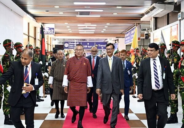 দুই দিনের সফর শেষে ঢাকা ছাড়লেন ভুটানের প্রধানমন্ত্রী 