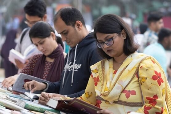 জাতীয় নির্বাচনের ফাঁদে আটকে রয়েছে অমর একুশে বইমেলা