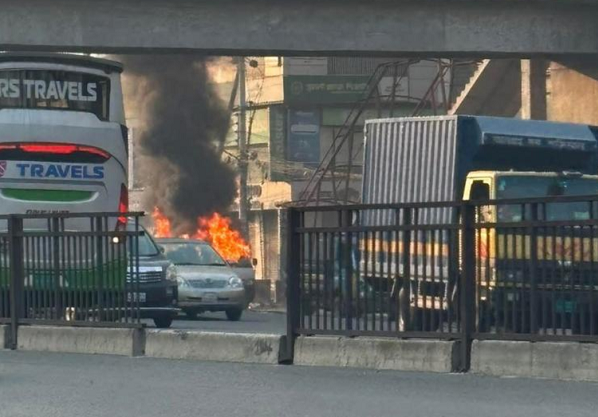 রাজধানীতে রাতভর বাসে আগুন: যাত্রাবাড়ী ও উত্তরায় তিনটি বাস পুড়ে ছাই