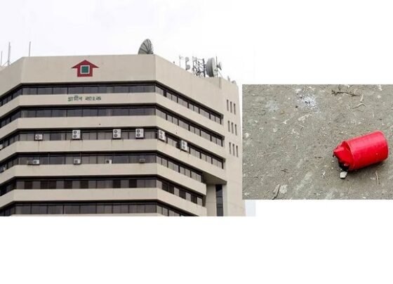 গ্রামীণ ব্যাংকের প্রধান কার্যালয়ের সামনে ককটেল বিস্ফোরণ