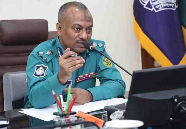 সন্ত্রাসীকে দেখা মাত্রই ব্রাশফায়ারের নির্দেশ সিএমপি কমিশনারের