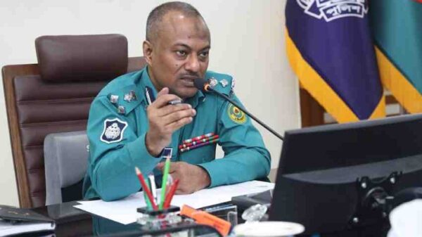 সন্ত্রাসীকে দেখা মাত্রই ব্রাশফায়ারের নির্দেশ সিএমপি কমিশনারের