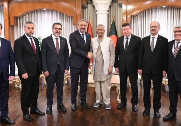 তুর্কি সংসদীয় প্রতিনিধিদলের সঙ্গে প্রধান উপদেষ্টার বৈঠক
