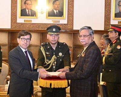 রাষ্ট্রপতির কাছে পরিচয়পত্র পেশ করলেন ফ্রান্সের রাষ্ট্রদূত