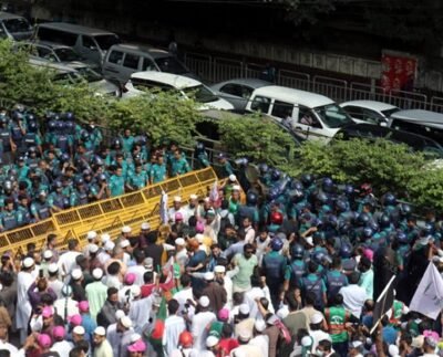 পুলিশের বাধার মুখে জামায়াতসহ ৮ দলের গণমিছিল