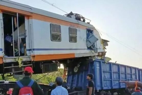 ভারতে যাত্রী ও মালবাহী ট্রেনের সংঘর্ষ, নিহত ১১