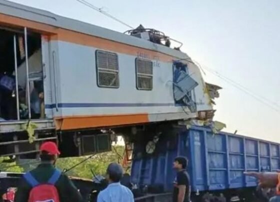 ভারতে যাত্রী ও মালবাহী ট্রেনের সংঘর্ষ, নিহত ১১