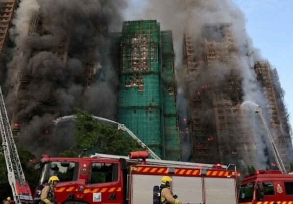 হংকংয়ে আবাসিক কমপ্লেক্স ভবনে আগুনে নিহত বেড়ে ৪৪, নিখোঁজ শতাধিক