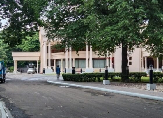 তিন বাহিনীর প্রধান যমুনায়