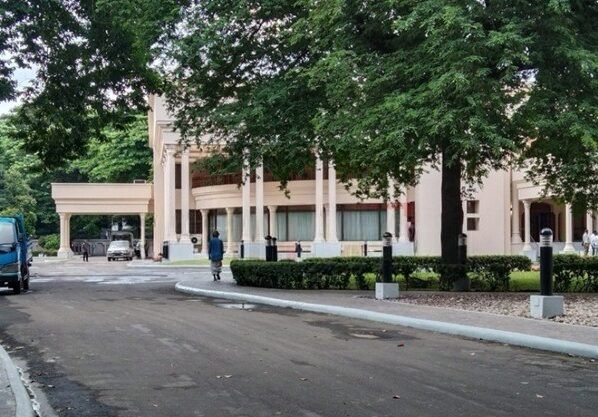 তিন বাহিনীর প্রধান যমুনায়