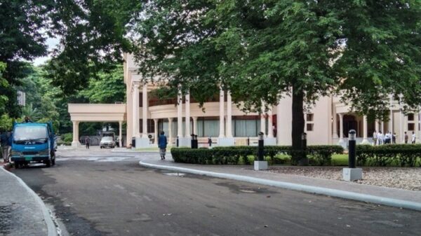 তিন বাহিনীর প্রধান যমুনায়