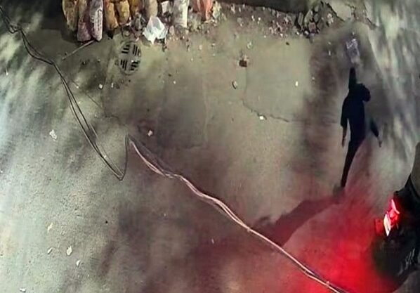 মোহাম্মদপুর প্রিপারেটরি স্কুলে পেট্রোল বোমা নিক্ষেপ