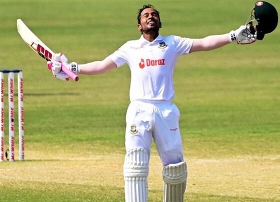 শততম টেস্টে সেঞ্চুরি করে ইতিহাসের গড়লেন মুশফিক