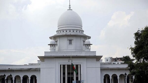 সারাদেশে অবৈধ বালু উত্তোলনকারীদের তালিকা তৈরির নির্দেশ হাইকোর্টের