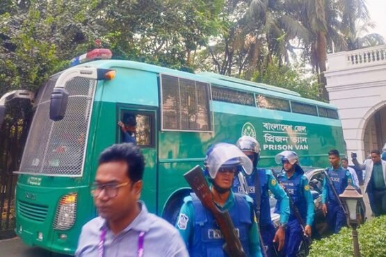 কড়া নিরাপত্তায় ট্রাইব্যুনালে হাজির ১৩ সেনা কর্মকর্তা