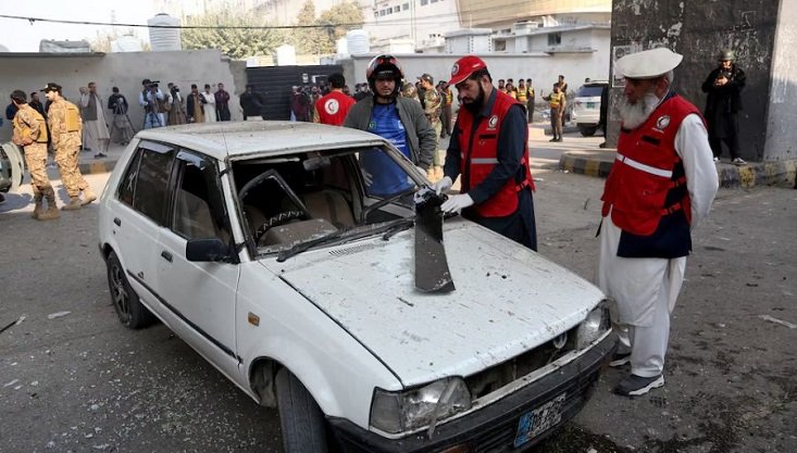 পাকিস্তানে আধাসামরিক বাহিনীর কার্যালয়ে আত্মঘাতী হামলা, নিহত ৩