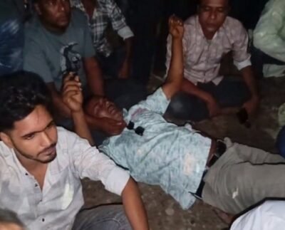 নেতাকে মনোনয়ন না দেওয়ায় রাস্তায় শুয়ে অনুসারীদের বিক্ষোভ