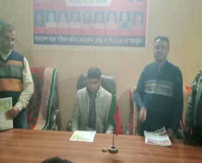 কালীগঞ্জে ভোটারদের সাথে কুশল বিনিময় করলেন ফরহাদ হোসেন আজাদ