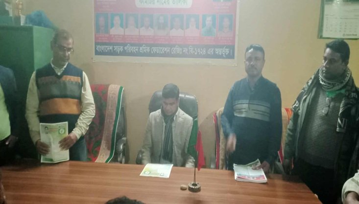 কালীগঞ্জে ভোটারদের সাথে কুশল বিনিময় করলেন ফরহাদ হোসেন আজাদ