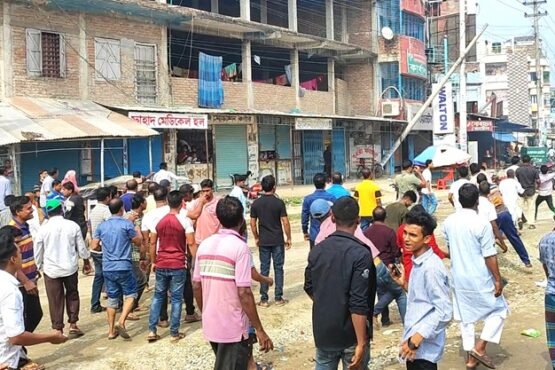 মেহেরপুরে বিএনপি'র দু'পক্ষের হামলা পাল্টা হামলায় রণক্ষেত্র-আহত অর্ধশতাধিক