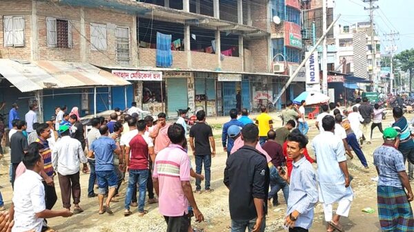 মেহেরপুরে বিএনপি'র দু'পক্ষের হামলা পাল্টা হামলায় রণক্ষেত্র-আহত অর্ধশতাধিক