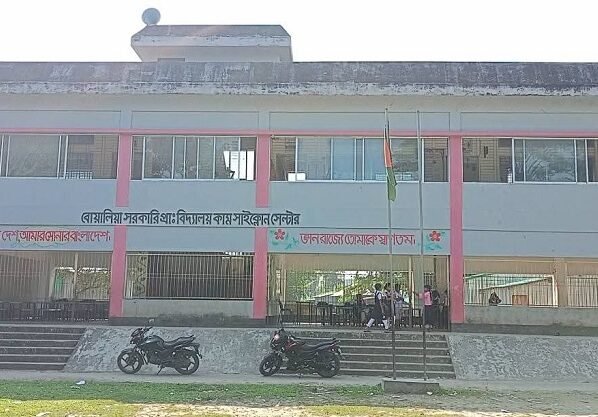 গলাচিপায় তিন দফা দাবিতে কর্মবিরতিতে বোয়ালিয়া সরকারি প্রাথমিক বিদ্যালয়ের শিক্ষকরা