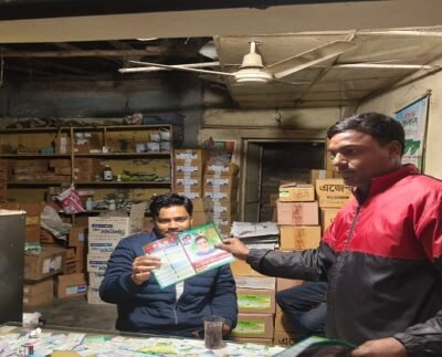 গোমস্তাপুরে বিএনপির ৩১ দফার লিফলেট বিতরণ ও গণসংযোগ