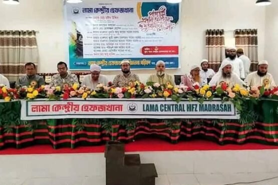 লামা কেন্দ্রীয় হেফজখানার ৩২ ছাত্রকে পাগড়ী প্রদান