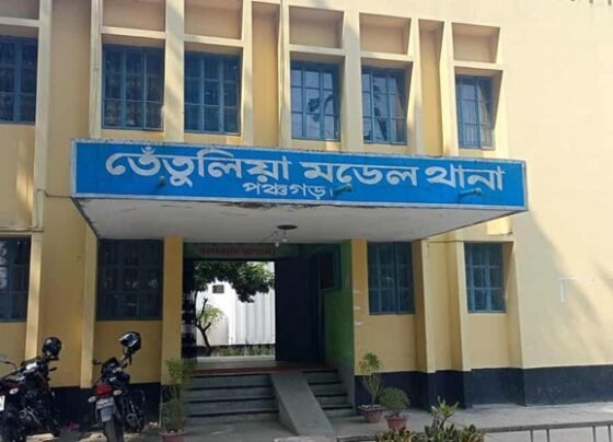 পঞ্চগড়ে অস্ত্র ঠেকিয়ে স্বর্ণালংকার ও চার লাখ ছিনতাই, থানায় মামলা