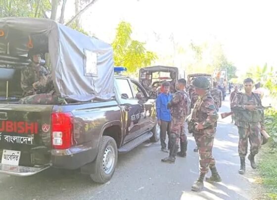 লামায় আইনশৃঙ্খলা বাহিনীর ওপর শ্রমিকদের হামলা, আহত অন্তত-২০