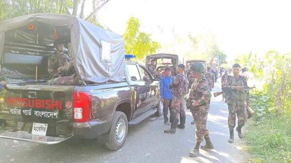 লামায় আইনশৃঙ্খলা বাহিনীর ওপর শ্রমিকদের হামলা, আহত অন্তত-২০